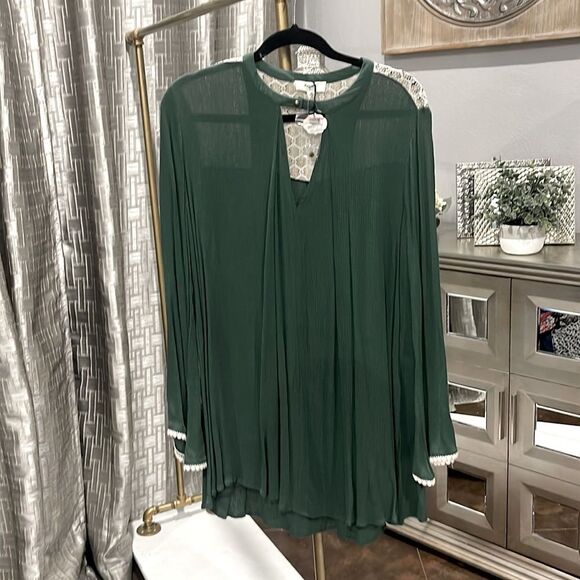 Hayden Flowy Shirt Size Med - Picture 2 of 4